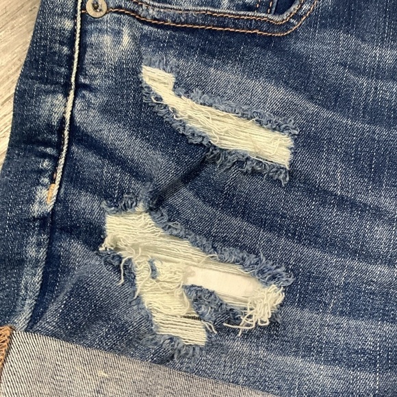 American Eagle Hi-Rise Shortie Distressed Medium Wash Denim Shorts size 8 - Picture 2 of 11